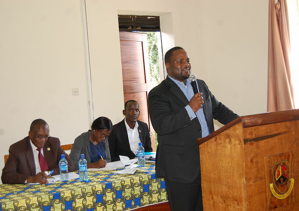 Dr. Kabumba Busingye addressing students